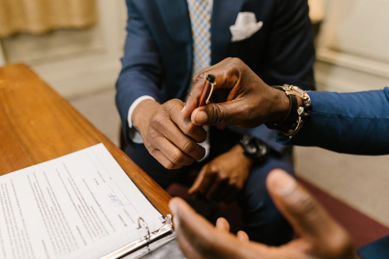 Assinatura de contrato de trabalho intermitente entre empregado e empregador